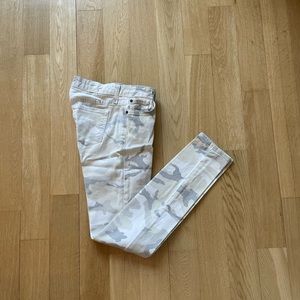 Elizabeth and James White Light Wash Skinny Jeans